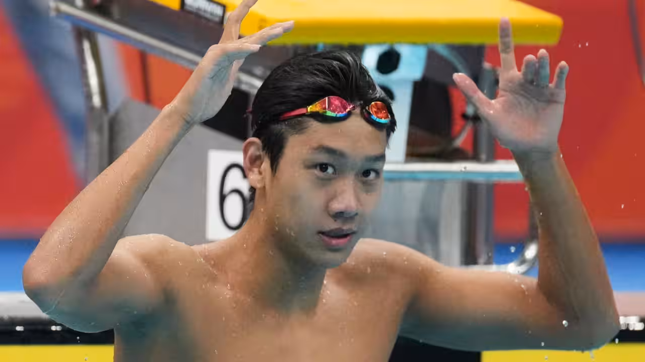 After touching the wall, Zhang sat on the lane line and counted his medals on his fingers. “1, 2, 3, 4, 5, 6, 7!”
