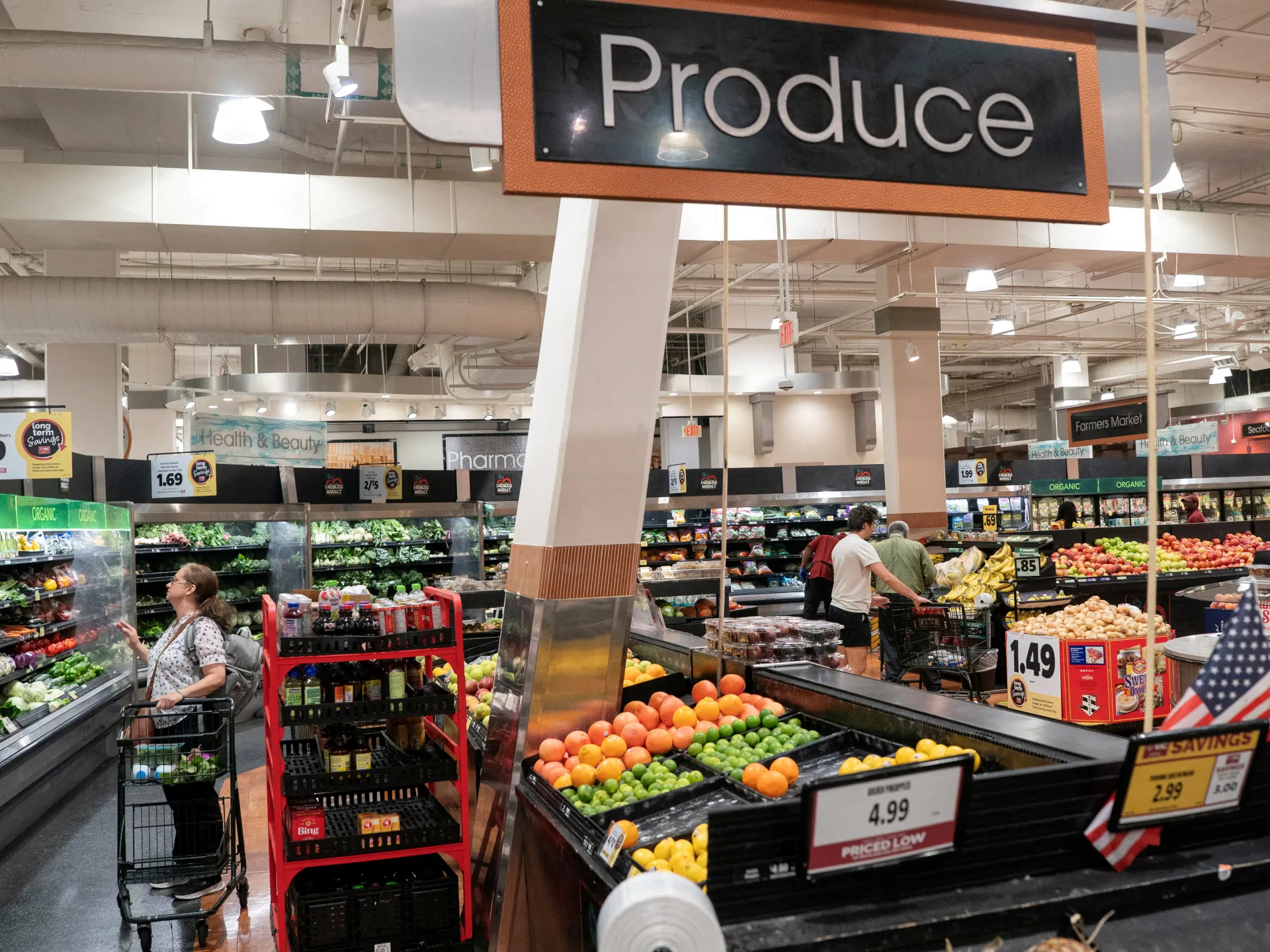 US consumer confidence hits its lowest level since 2014 ahead of midterms