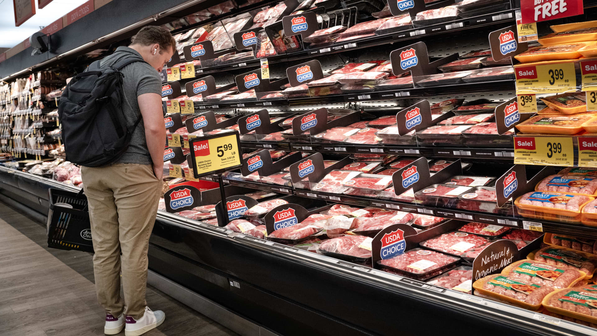 Consumer outlook plunges in September as inflation outlook worsens