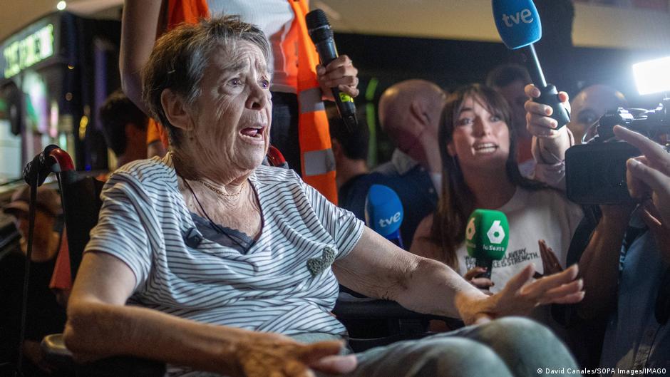 Spain agrees to measures to fix housing crisis, ban eviction