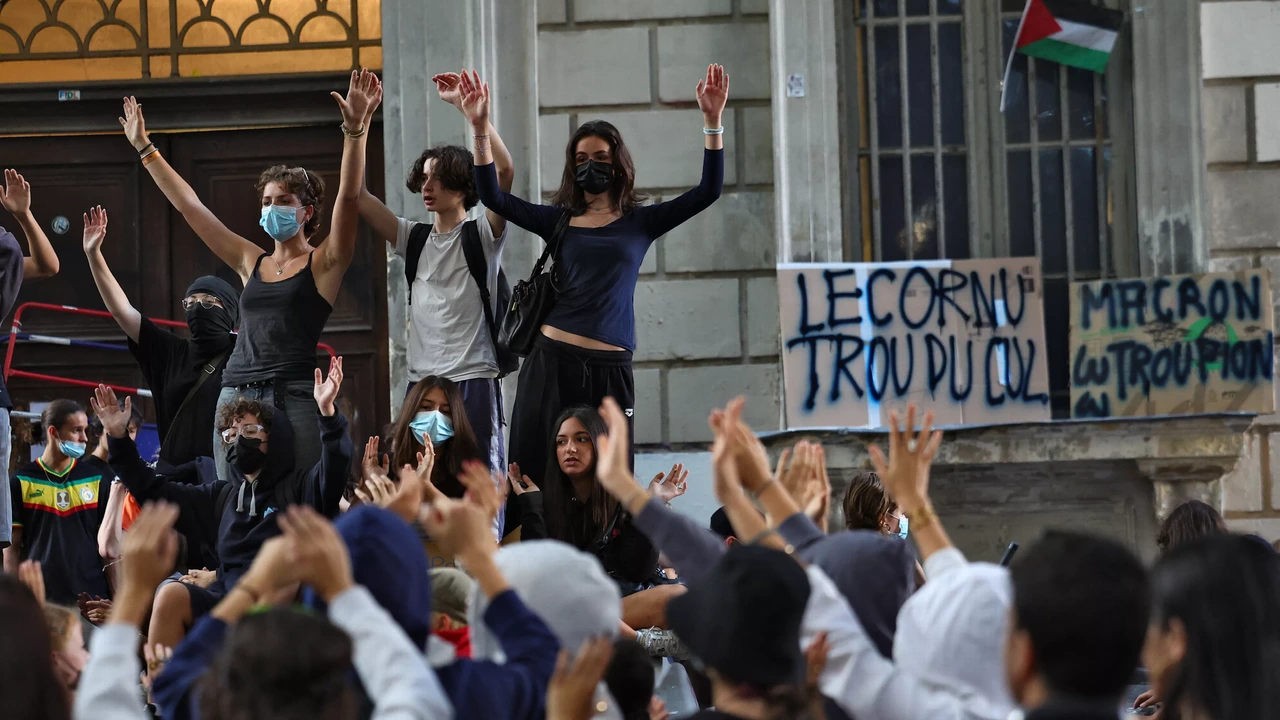 Dozens injured and 160 arrests during student protests in France