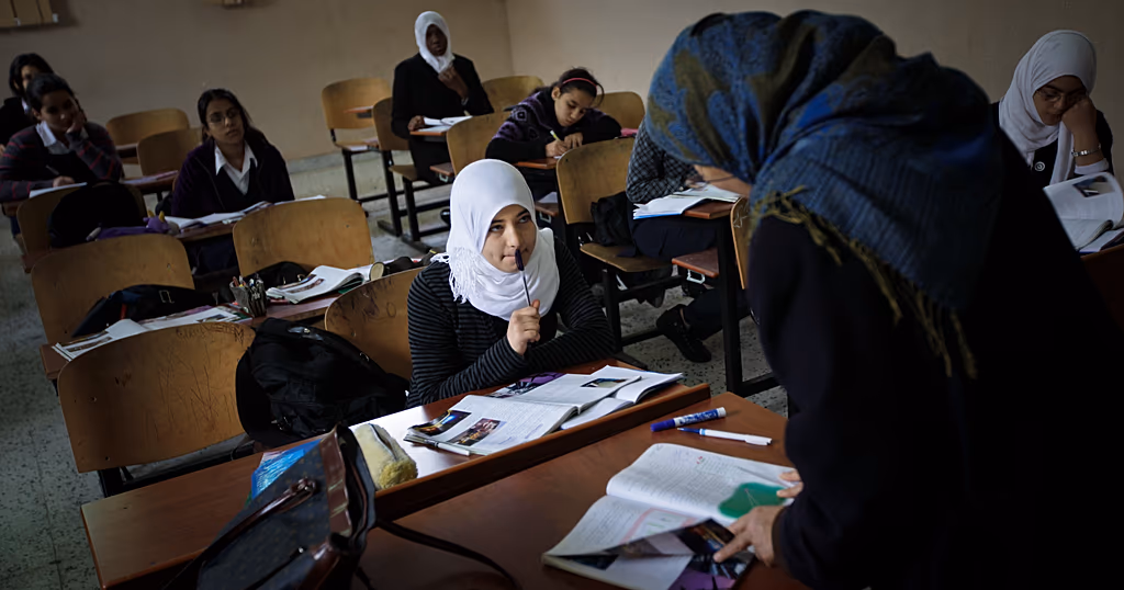 Libyan teachers extend strike over pay and working conditions