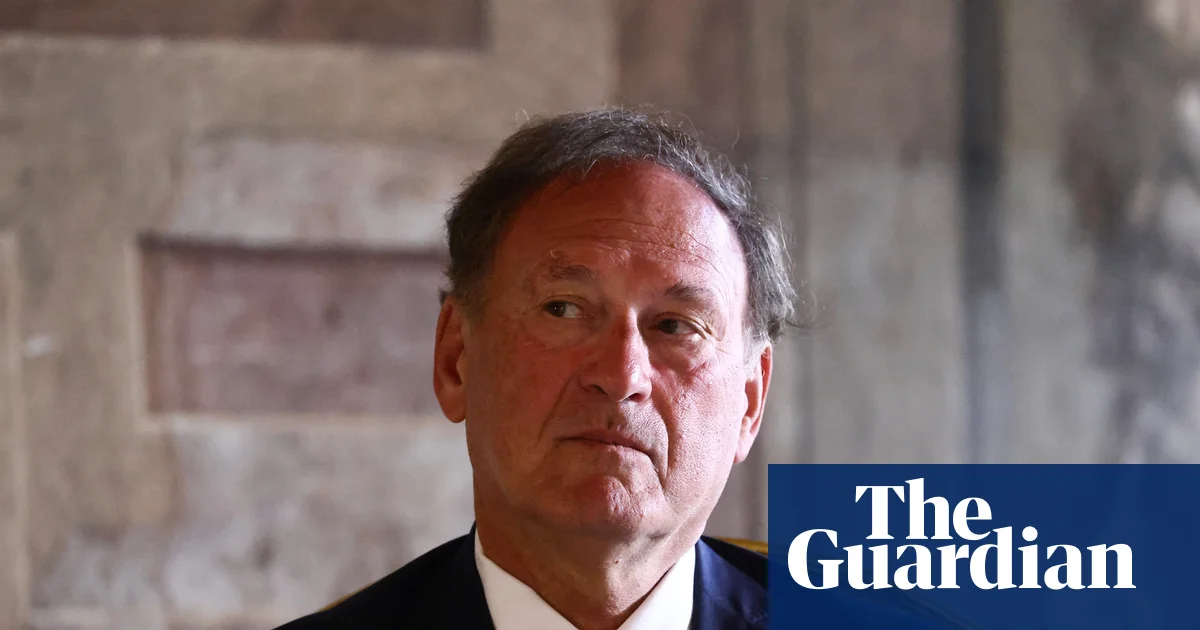Samuel Alito steps aside in a major climate case amid scrutiny over oil stock holdings