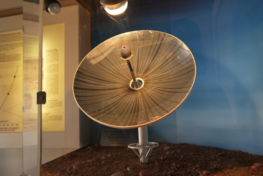 A model of a mirrored parabolic dish in a glass case at the White Cliffs Solar Power Station 