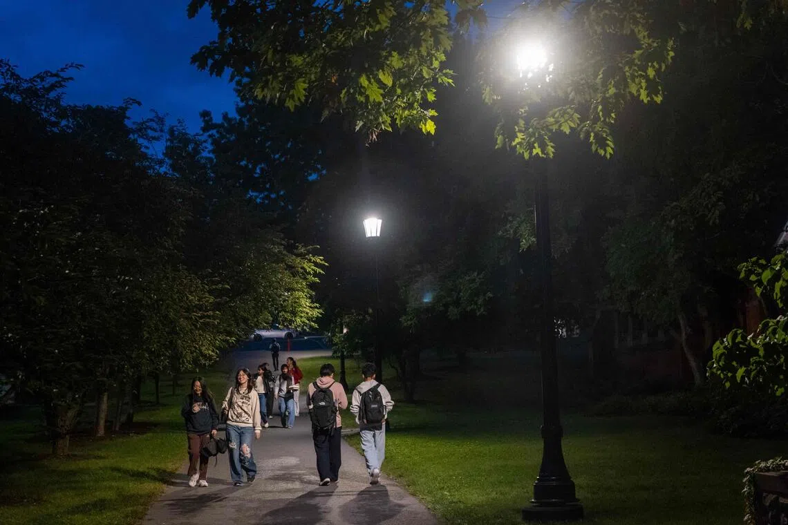 Capítulo da mais antiga fraternidade dos EUA enfrenta escrutínio após acusações em Cornell