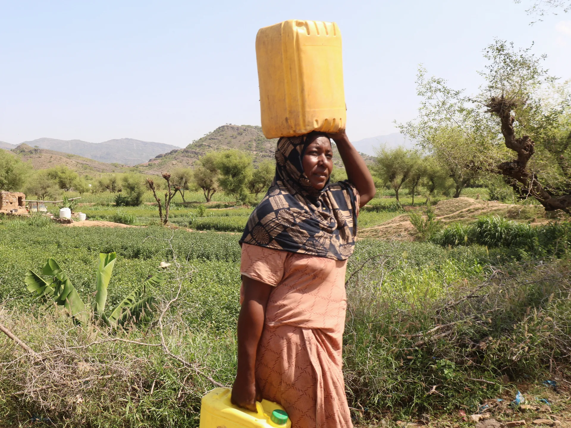 Yemen’s war disrupts roads and ports, deepening humanitarian crisis
