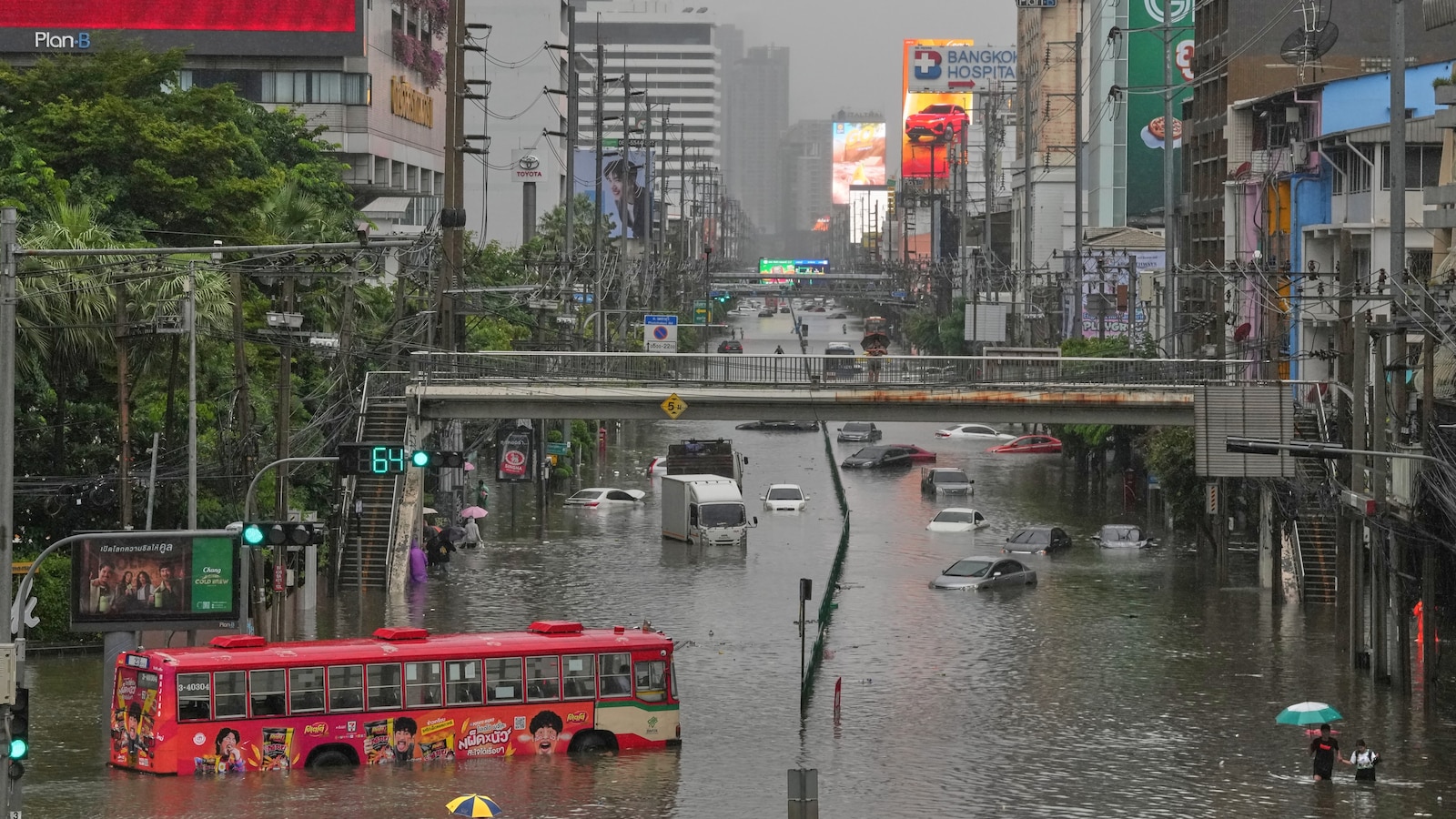 Heavy rain and flooding in Bangkok disrupts traffic and prompts evacuations