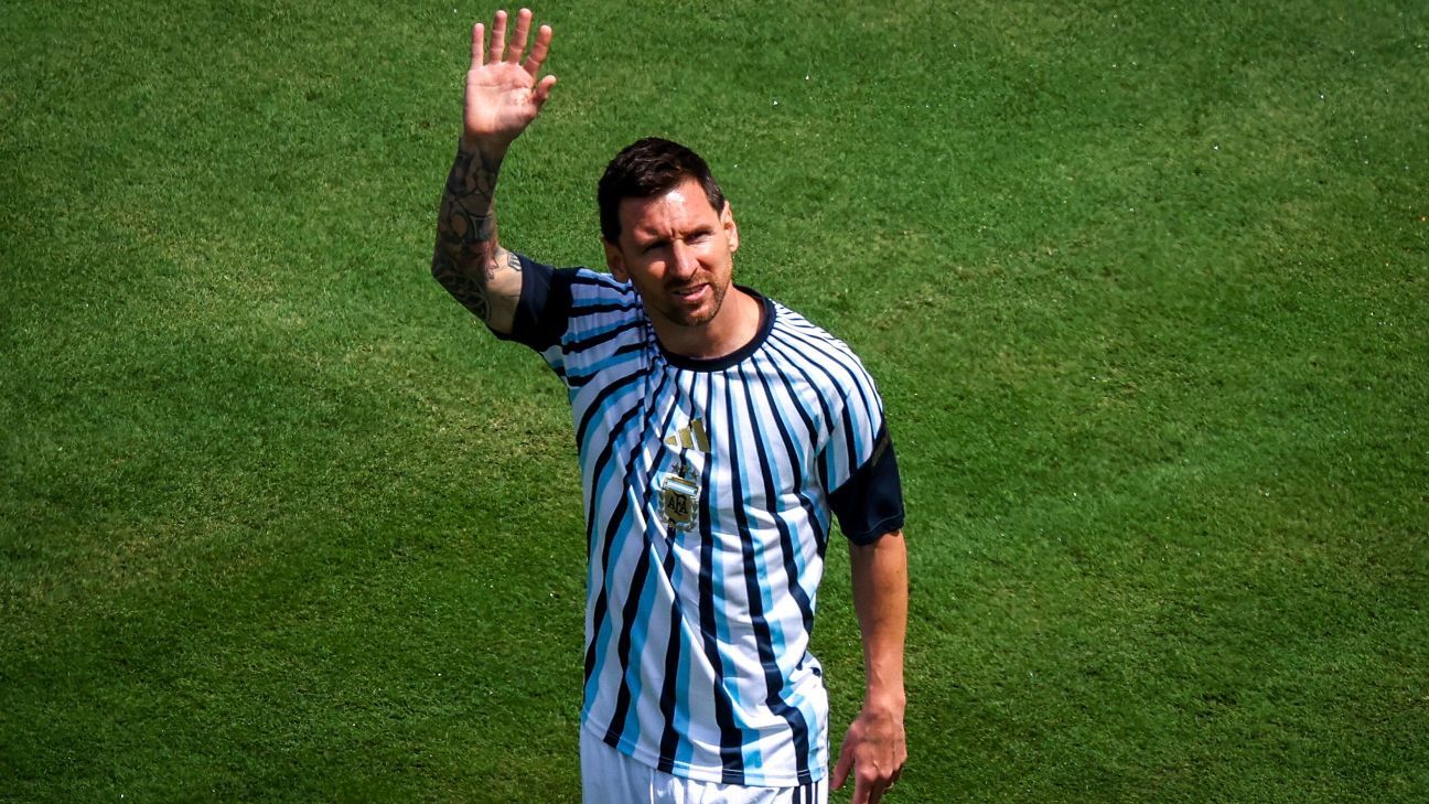 Argentina won't rush to re-assign Lionel Messi's No. 10 - ESPN