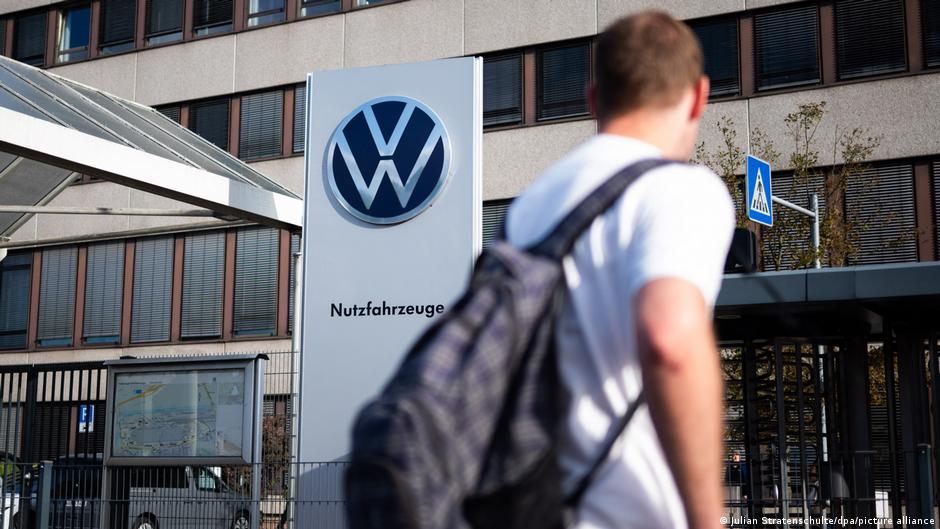 Germany news: Volkswagen ends collective wage agreements