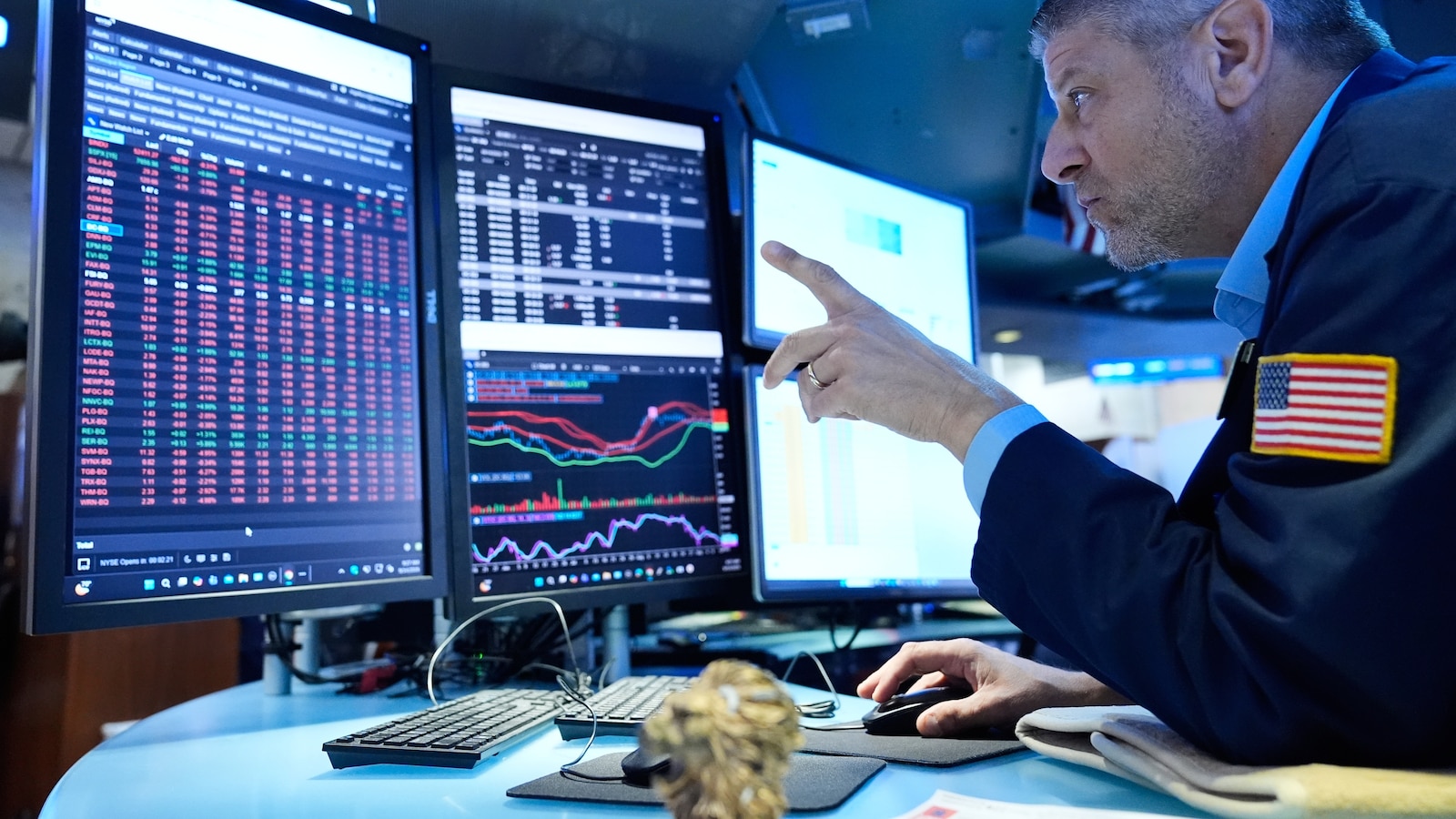 US stocks drop after oil prices and bond yields crank higher