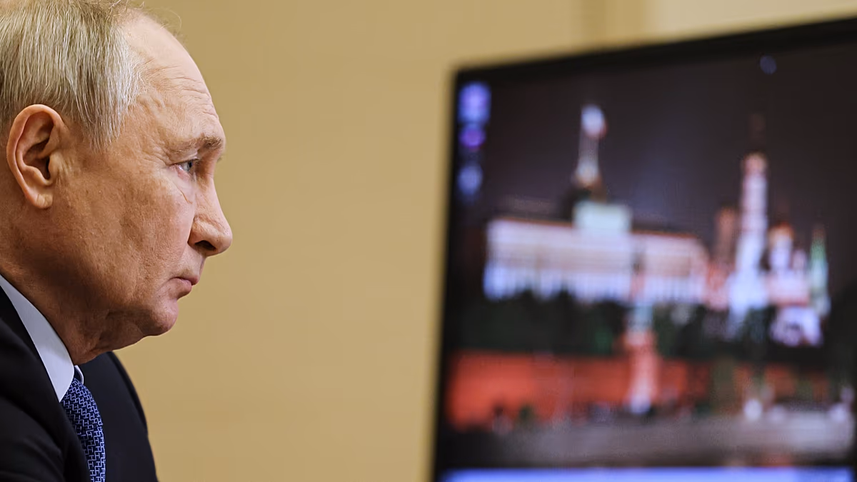 Russia's finance ministry raises taxes to bolster Putin's military budget