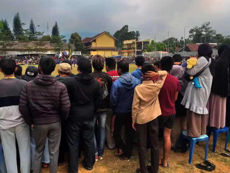 Suasana penonton sepak bola Tarkam. Dedi Arman/BRIN