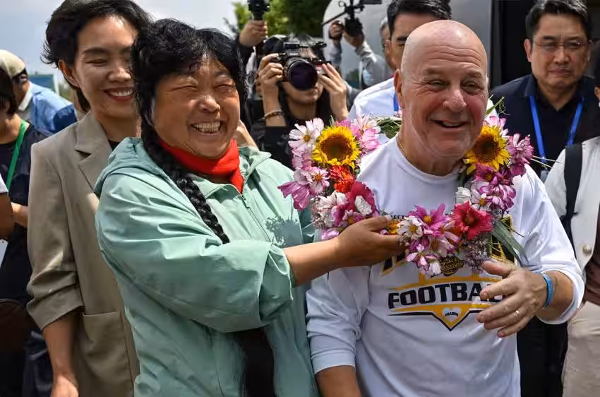 Ronald Sakolsky reunites with Yin Yuzhen after 26 years.