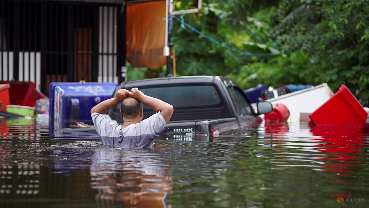 Thailand expects to clear Bangkok floodwater in two to three days
