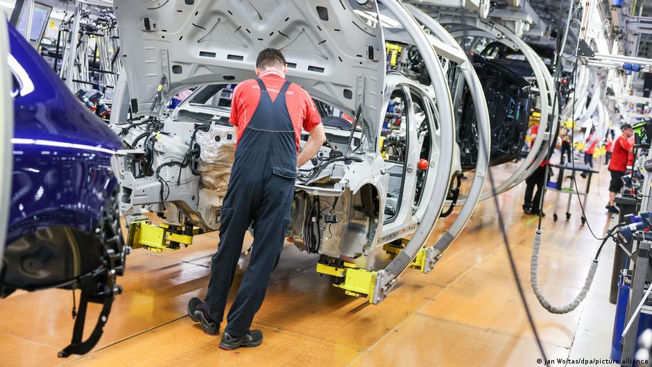 Germany's car crisis: Will the 35-hour workweek survive?