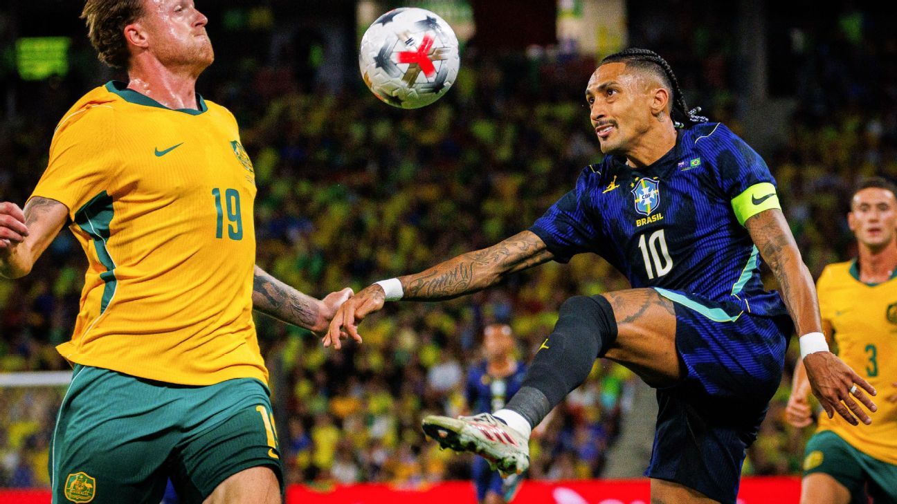 Raphinha returns to Barcelona after injury on Brazil duty - ESPN