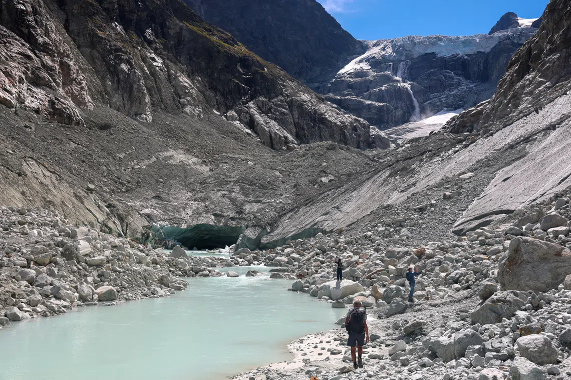 Swiss glaciers lose more than 5% of ice after record heatwave