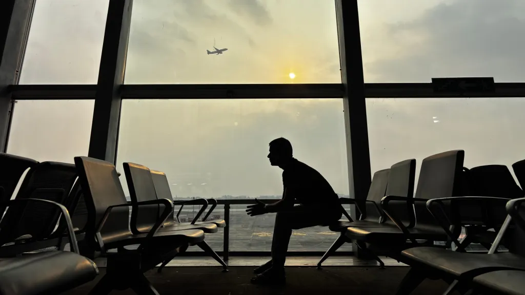 US halts flights at busy East Coast airports, says fiber line cut at construction site